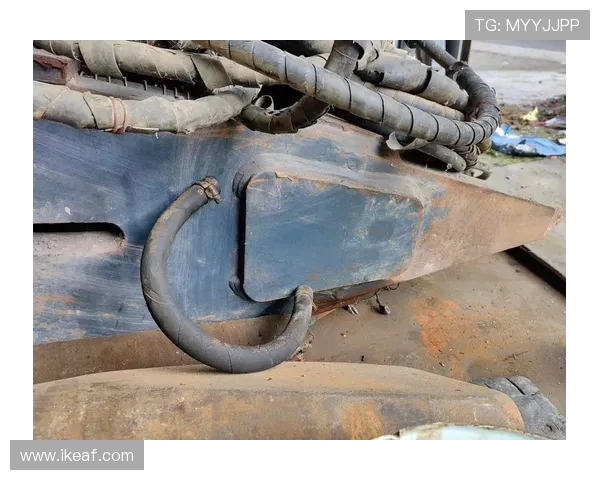 挖掘机破碎锤高频使用